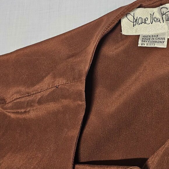 Diane Von Furstenberg Button Up Brown Satin Silk Top Blouse Shirt Women Size L - Picture 13 of 13